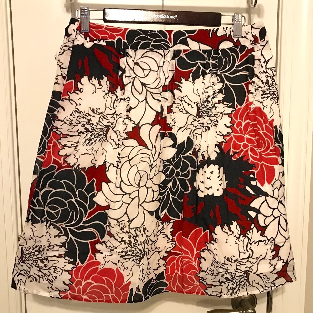 Beautiful Ann Taylor 💯% cotton midi skirt with bold floral pattern (8P)